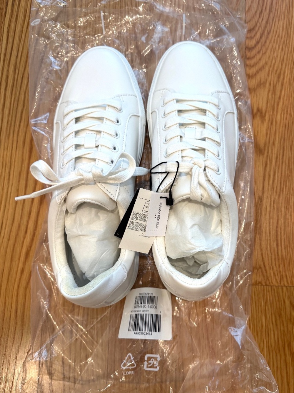 NWT Banana Republic White Low-Top Sneakers Size 8, New With Tags
